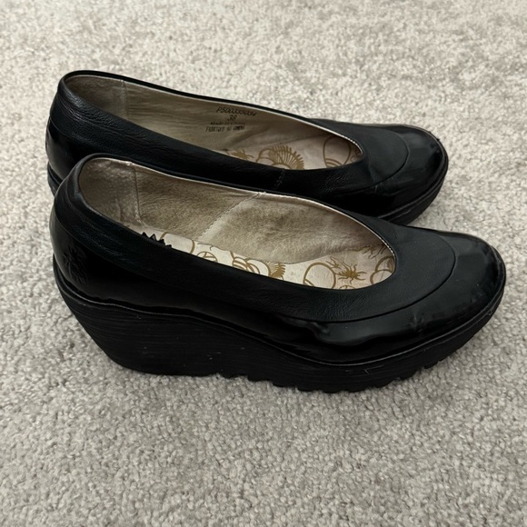 Fly London Yoko Black Patent Leather Wedge Pumps Size 7.5/8 EUR 38 Slip On - Picture 4 of 12